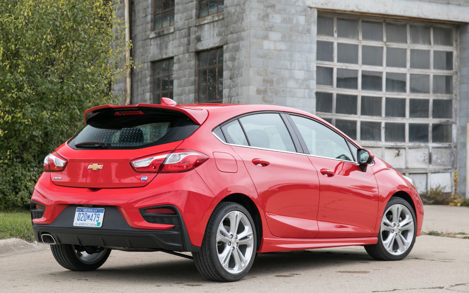 Comparison Chevrolet Cruze Lt 2018 Vs Changan Cs75 2